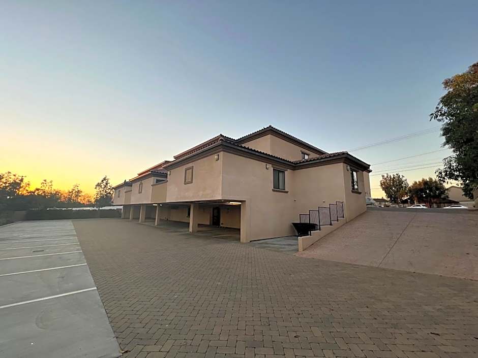 ASPIRE INN & SUITES Orange