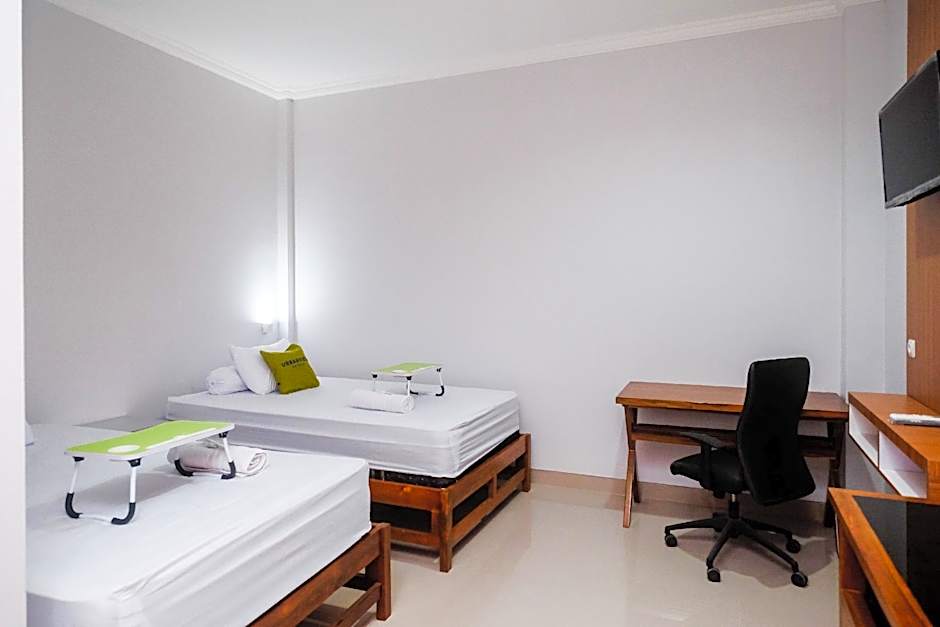 Urbanview Syariah Loji Arum Stasiun Klaten by RedDoorz