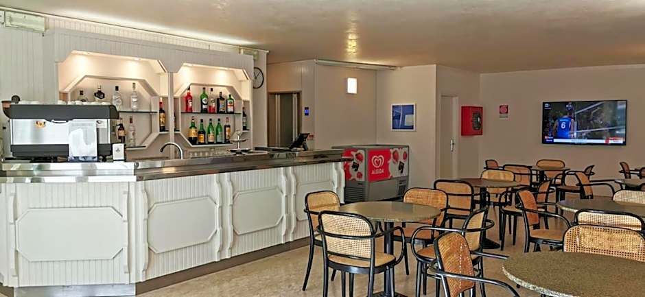 Hotel Cosmos