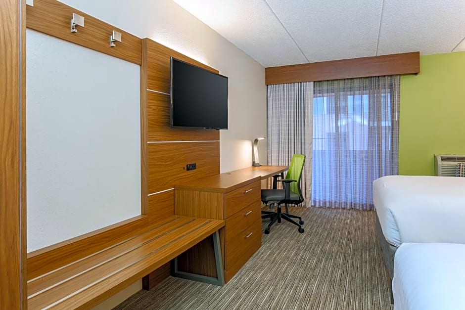 Holiday Inn Express Milwaukee - West Medical Center, an IHG Hotel