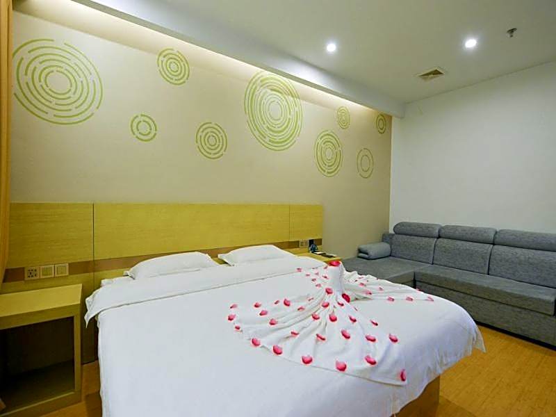 GreenTree Inn Dalian Dalian North Railway Station Express Hotel