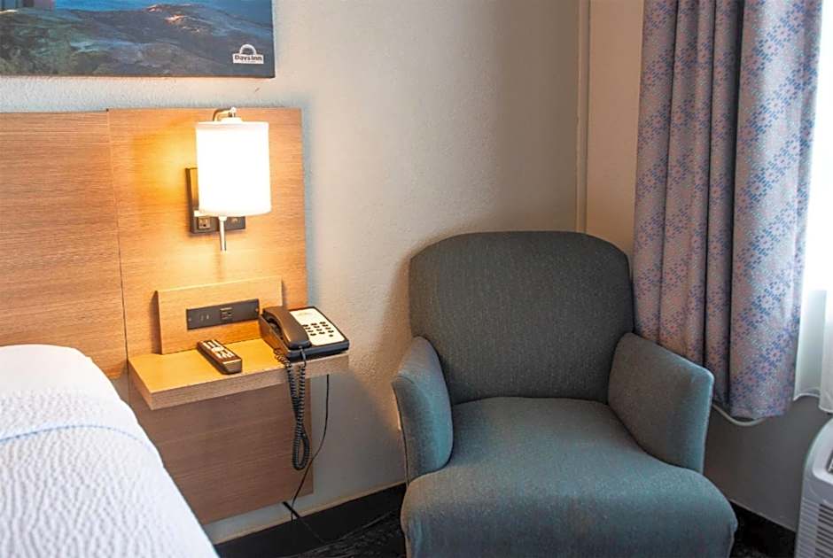 Days Inn by Wyndham Troy