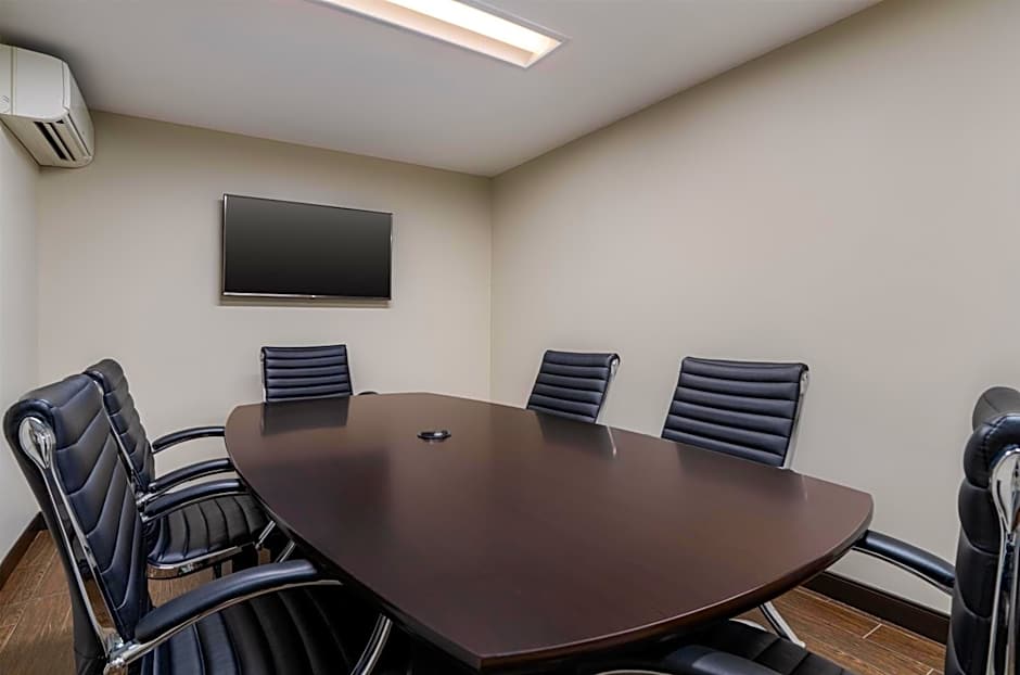 Hampton Inn & Suites Rockville Centre