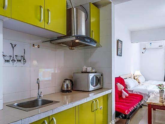 She Hehe Service Apartment (Guangzhou Weinan University  Subway Station)