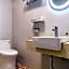 Yimi Hotel (Guangzhou East Lake subway station  Pearl River night tour Terminal)