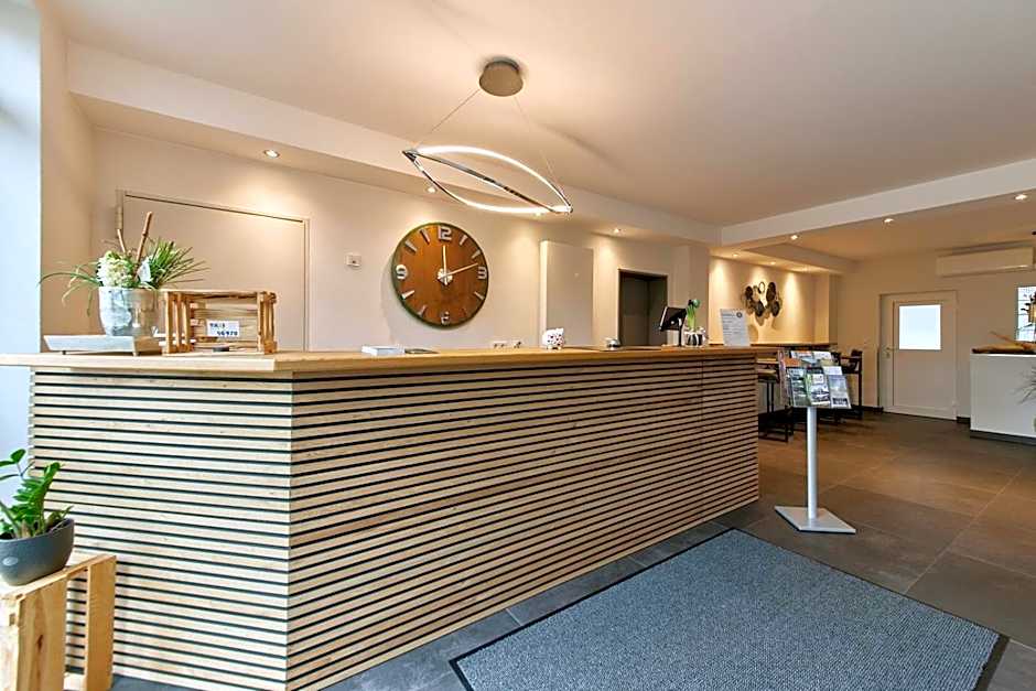 Moselhotel Weinhaus Simon `Sauna`Restaurant`ELadesäule