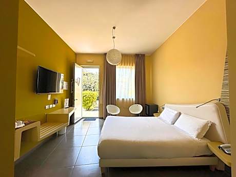 Classic Queen Room with Mountain View