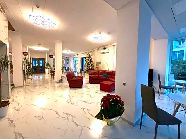 MoMo Seaview Hotel