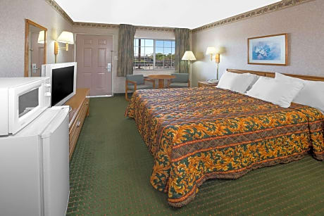 1 King Bed Non-Smoking