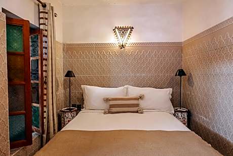 Chambre Tizsi-Double-Classique-Salle de bain privée séparée-Patio