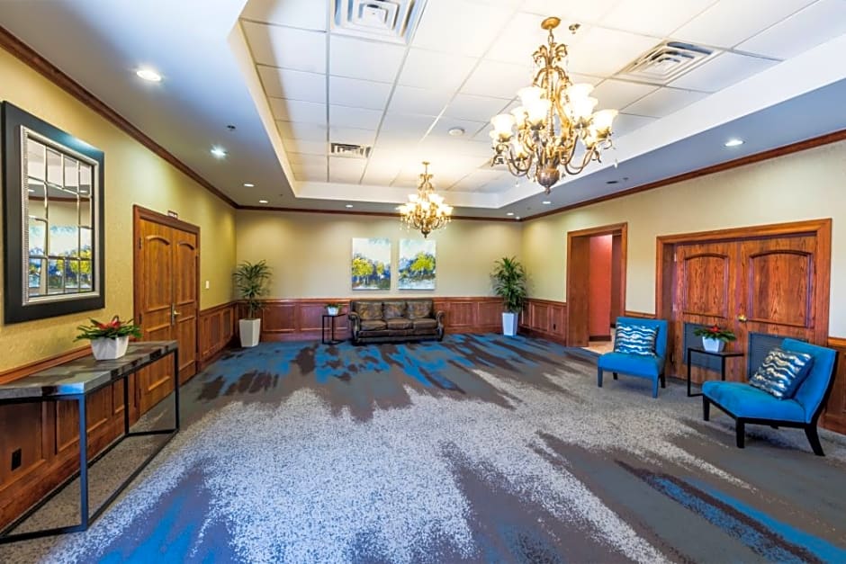 MCM Elegante Hotel & Suites