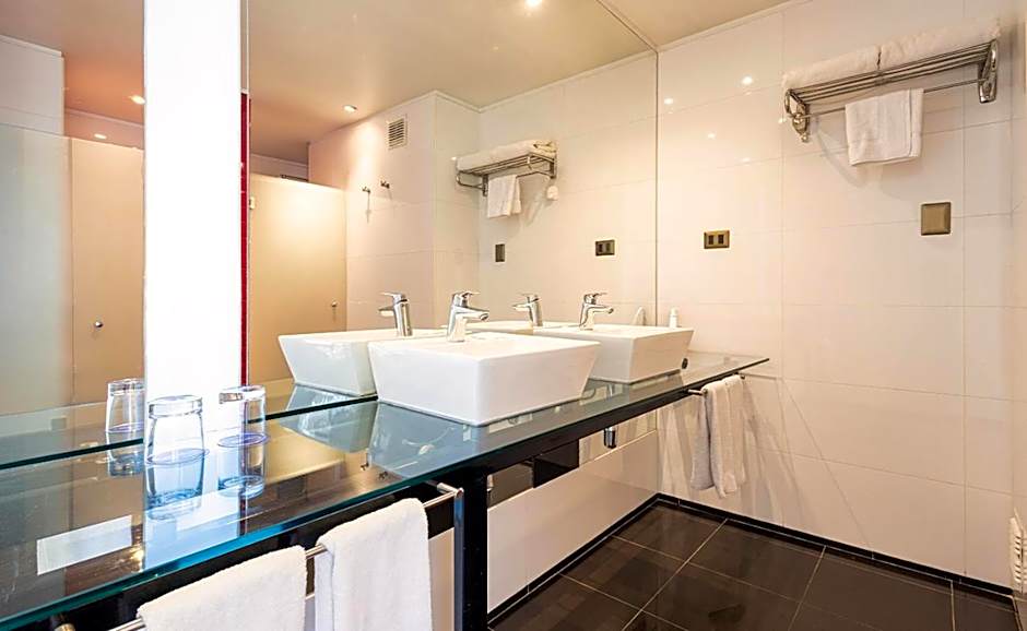 Radisson Blu Acqua Hotel & Spa Concon