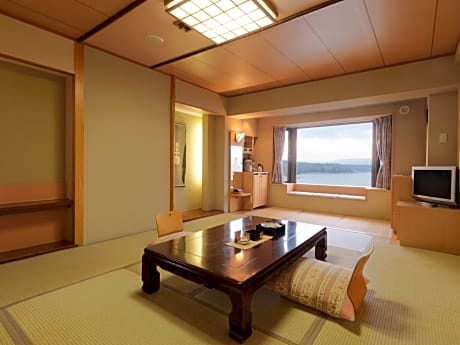 Japanese-Style Room with Lake View - Non-Smoking