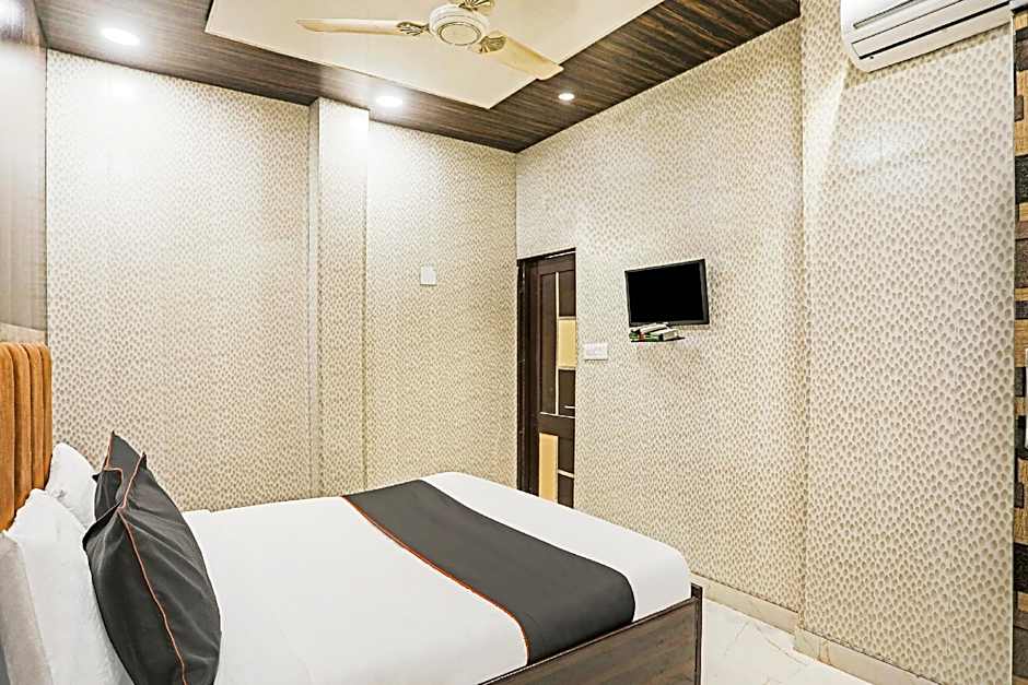 OYO Flagship 80575 Kashish Residency Near Model Town Metro Station – Delhi, NY