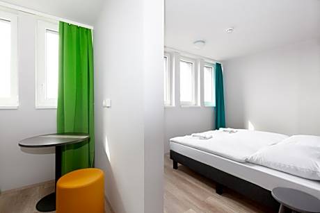 Family Room (2 Adults + 2 Children)