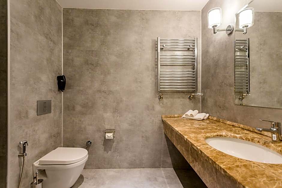 The Grand Gloria Hotel