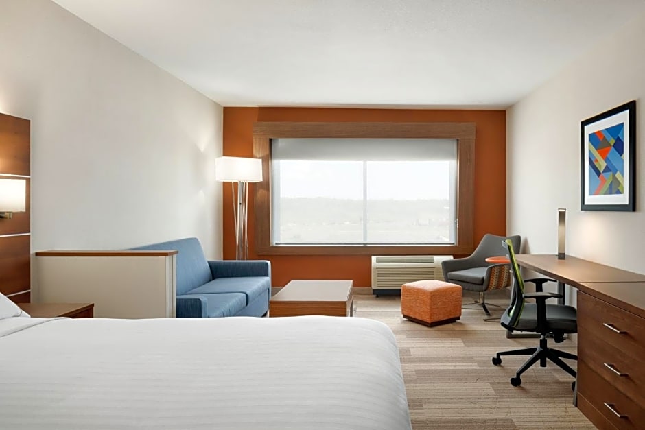 Holiday Inn Express & Suites Duluth North - Miller Hill, an IHG Hotel