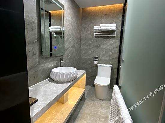 Jinsheng Hotel (Guangzhou Xiancun Metro Station)