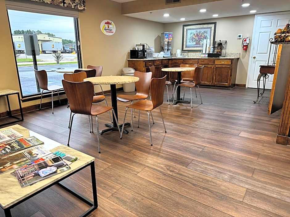 Super 8 by Wyndham Booneville