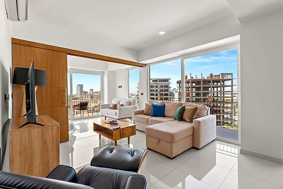 Monyxbnb at Zoho Skies