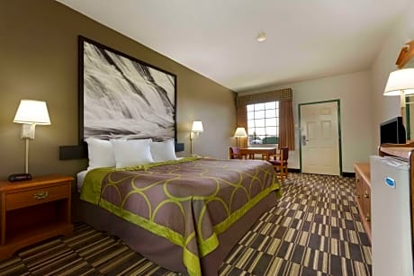 1 King Bed Suite Non-Smoking