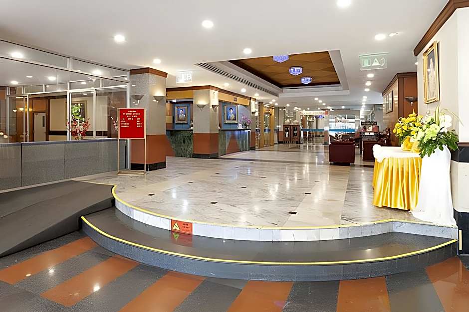 Summit Pavilion Hotel