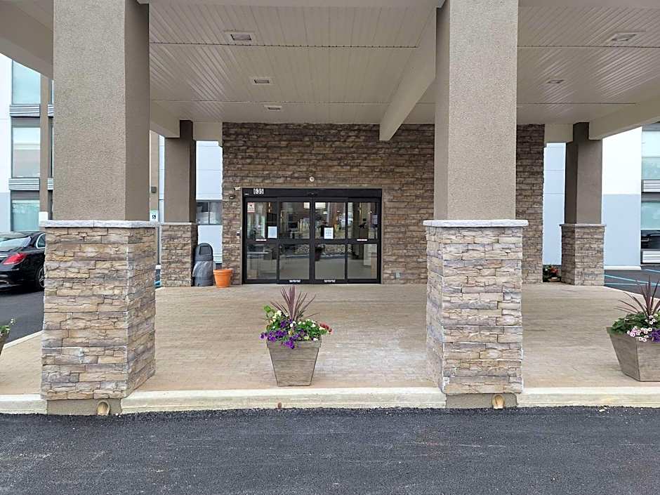 Comfort Inn & Suites Wyomissing - Reading