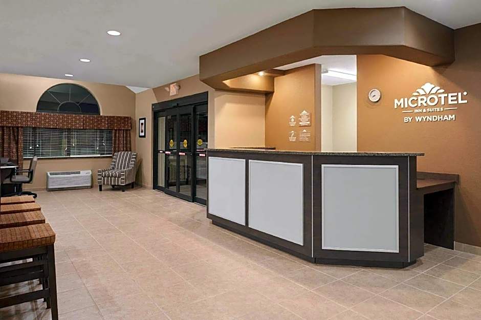 Microtel Inn & Suites by Wyndham Gonzales TX