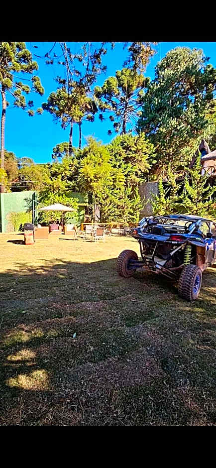 Chalét com jacuzzi sauna lareira e telao cinema