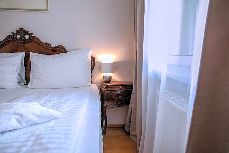 Hotel Attaché