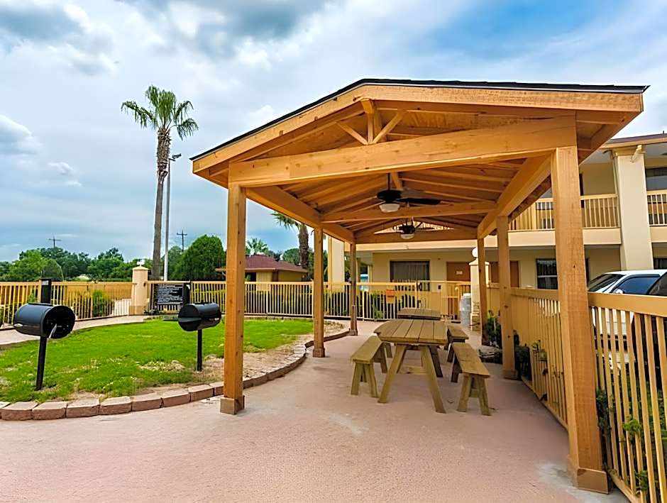 Downtowner Inn and Suites - Houston