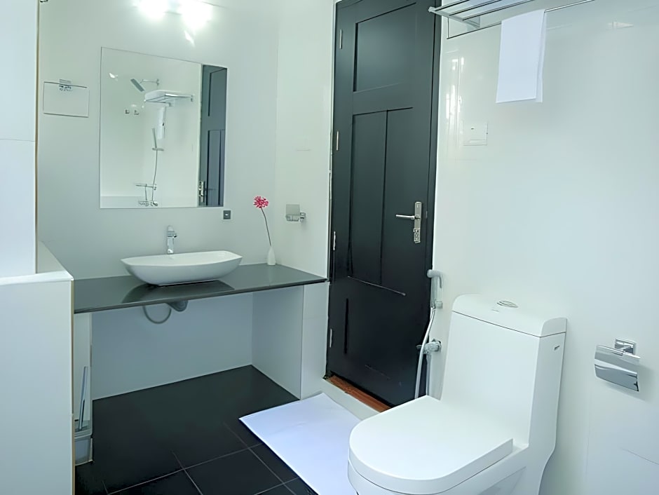 Mayas Beach House - Boutique Serviced Villa