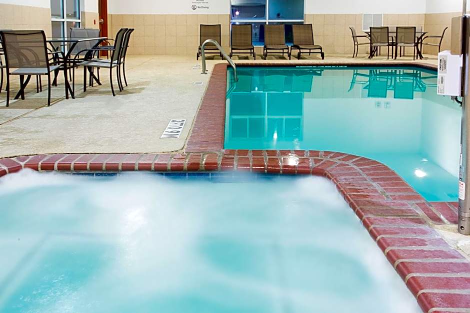 Holiday Inn Express Hotel & Suites Alvarado By IHG