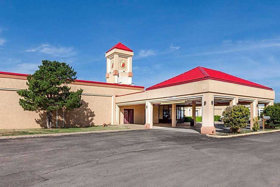 Super 8 by Wyndham Plainview