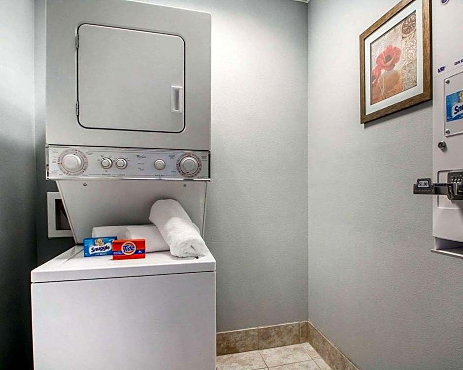 Quality Inn US65 & E Battlefield Rd Springfield