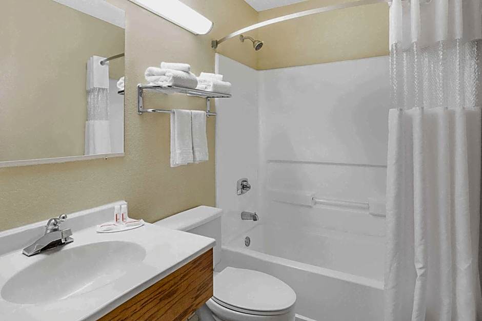 Super 8 by Wyndham Roanoke VA