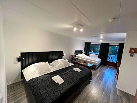 Family Room (2 Adults + 2 Children)