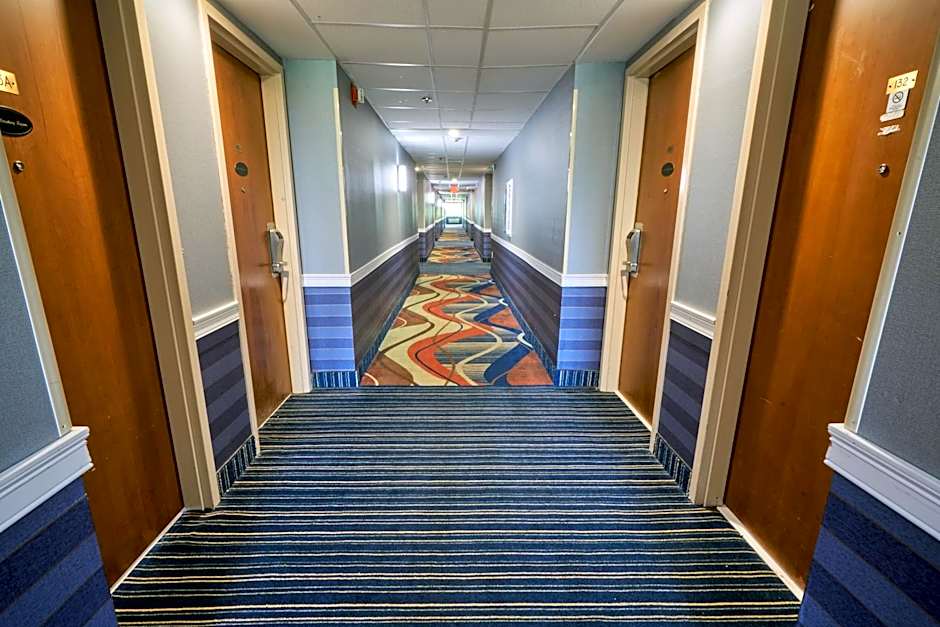 Riverview Inn & Suites