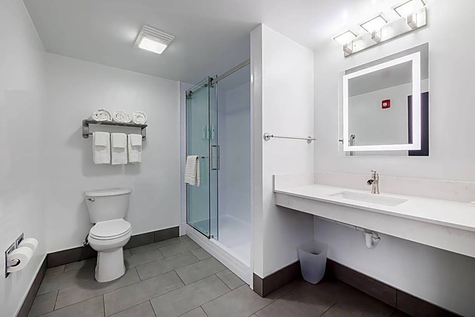 Oakfield Inn & Suites Rochester, an Ascend Collection Hotel