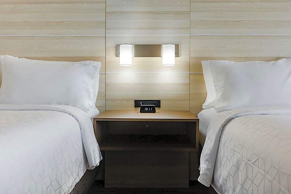 Holiday Inn Express & Suites Edmonton N - St. Albert By IHG