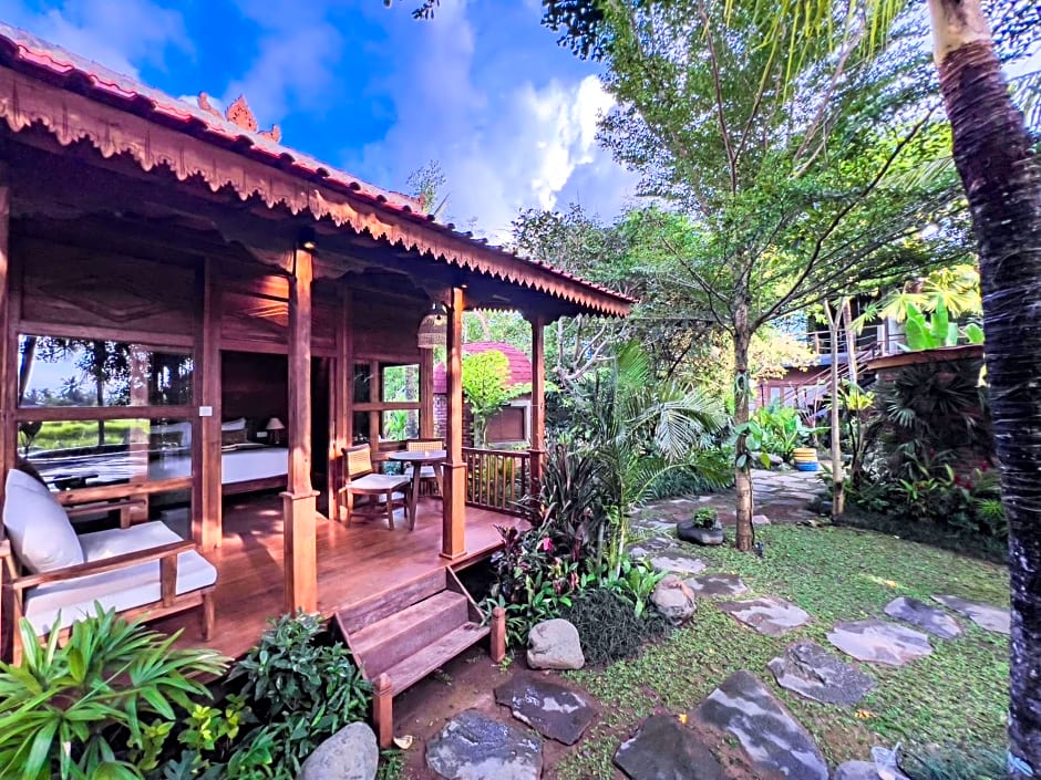 Berlima Wooden Lodge by Pramana Villas