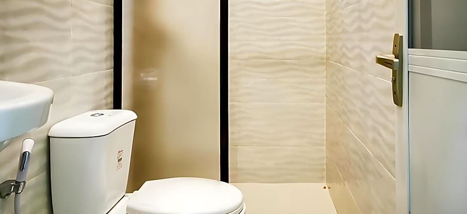 RedDoorz Plus @ Taman Madiun