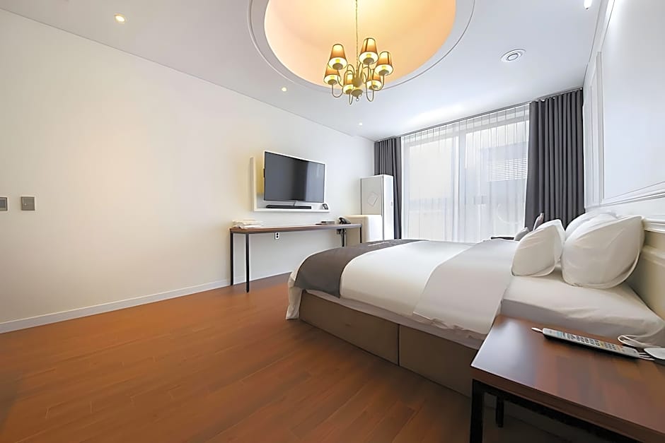 Photo 1 of 10 of Suite