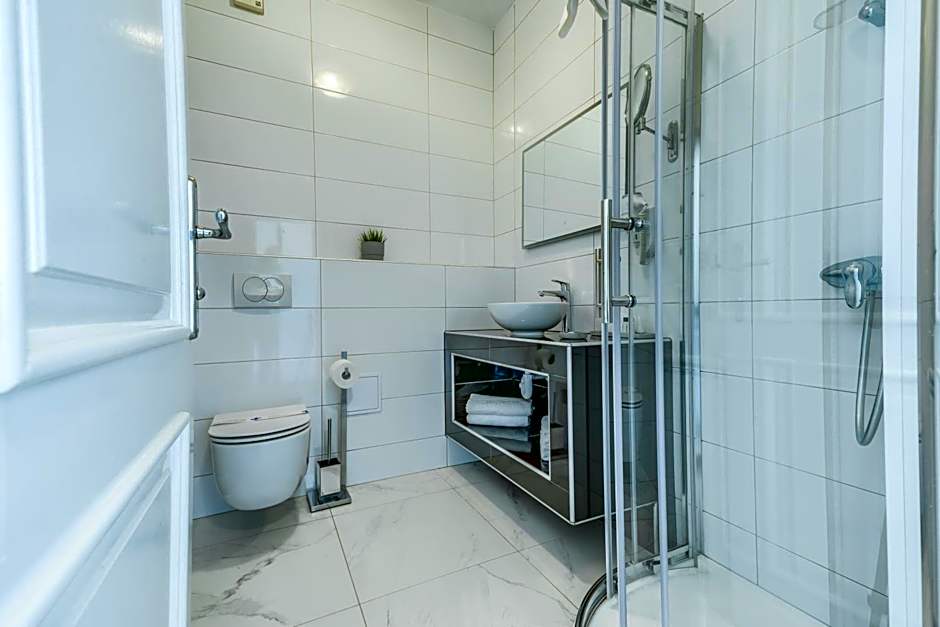 Hotel Riva Kaštela with swimming pool