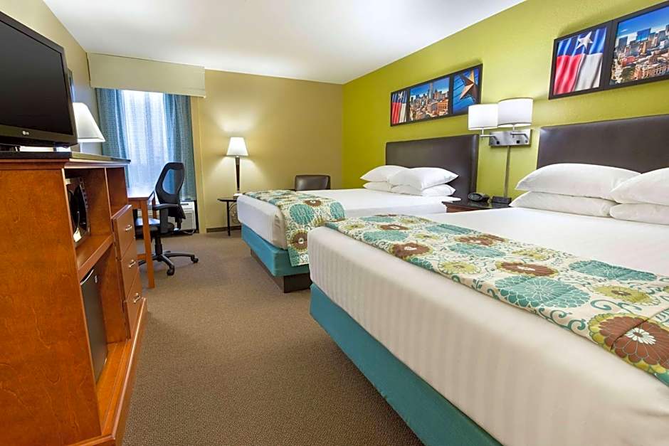 Heritage Inn & Suites The Woodlands, Trademark by Wyndham