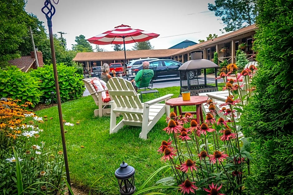 Mountainaire Inn and Log Cabins