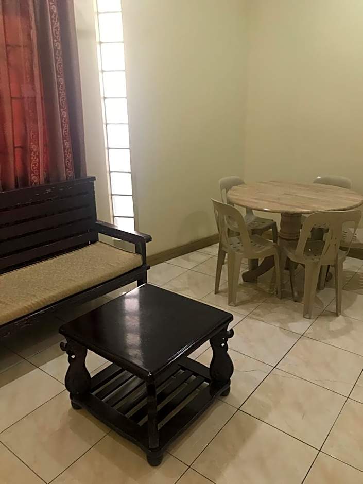 ASHBURN'S TRANSIENT BAGUIO - 3rd to 5th floor BASIC SLEEP and GO Accommodation, WITH PARKING, NO ELEVATOR