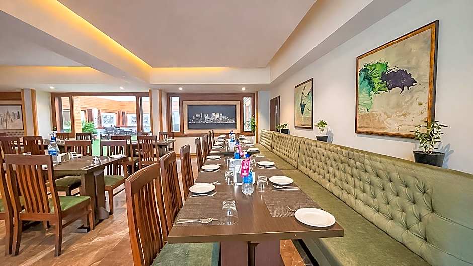 Yashshree Sanderling Mall Road
