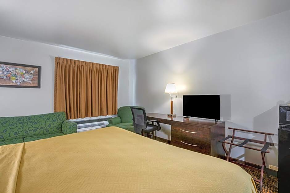 Econo Lodge Airport - Milwaukee