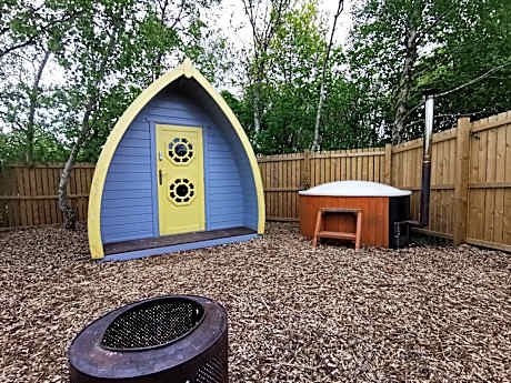 The Forest Pod - Wood Fired Hot Tub and Fire Pit